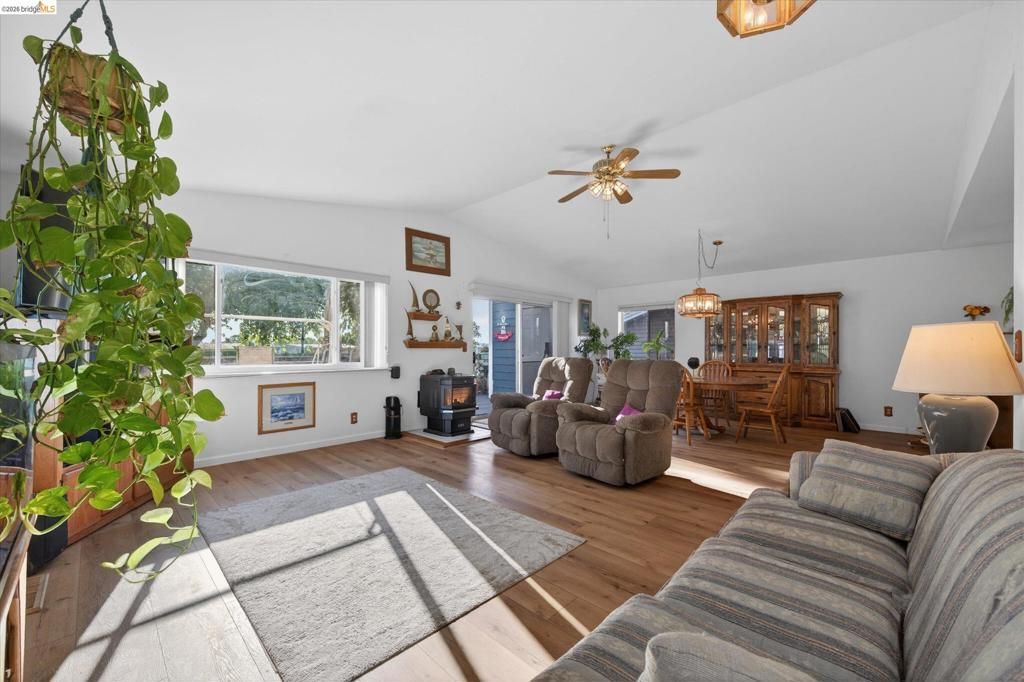 Image 9 of property listing at 5014 Sandmound Blvd, Oakley, CA 94561