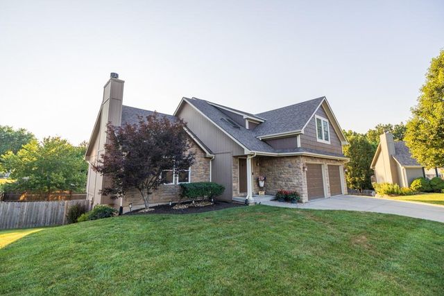 302 SW Bobcat Circle, Oak Grove, MO 64075