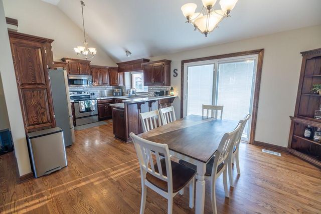 302 SW Bobcat Circle, Oak Grove, MO 64075