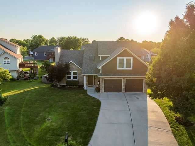 302 SW Bobcat Circle, Oak Grove, MO 64075