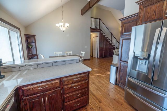 302 SW Bobcat Circle, Oak Grove, MO 64075