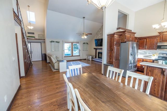 302 SW Bobcat Circle, Oak Grove, MO 64075