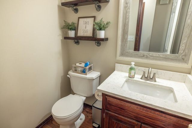 302 SW Bobcat Circle, Oak Grove, MO 64075