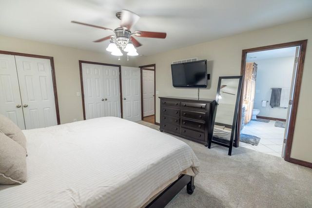 302 SW Bobcat Circle, Oak Grove, MO 64075