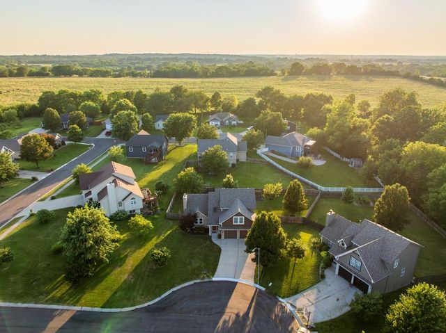 302 SW Bobcat Circle, Oak Grove, MO 64075