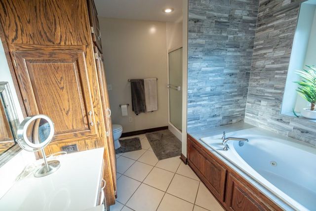 302 SW Bobcat Circle, Oak Grove, MO 64075