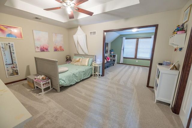 302 SW Bobcat Circle, Oak Grove, MO 64075
