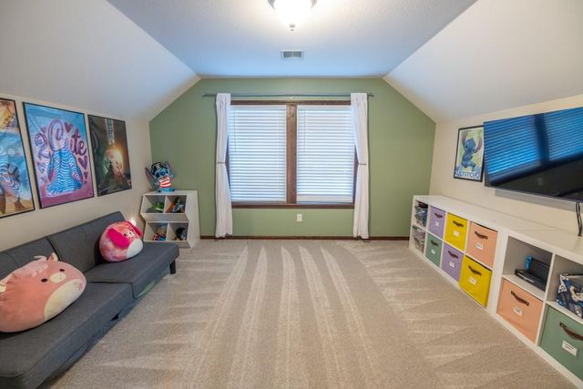 302 SW Bobcat Circle, Oak Grove, MO 64075