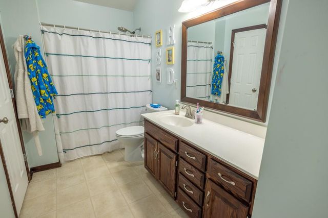 302 SW Bobcat Circle, Oak Grove, MO 64075