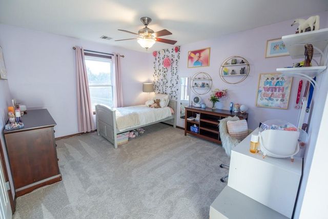 302 SW Bobcat Circle, Oak Grove, MO 64075