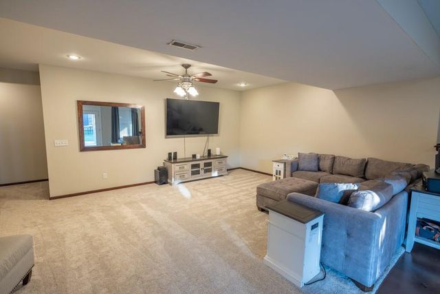 302 SW Bobcat Circle, Oak Grove, MO 64075