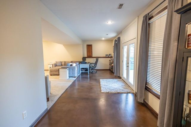 302 SW Bobcat Circle, Oak Grove, MO 64075