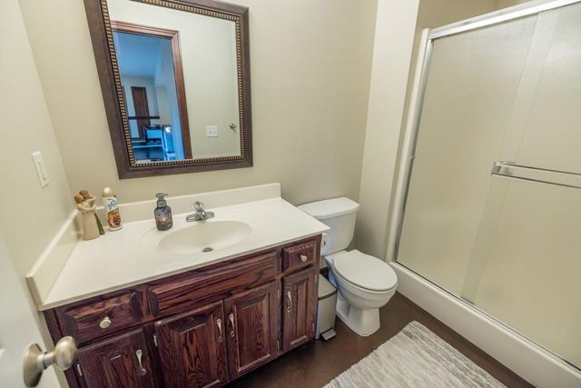 302 SW Bobcat Circle, Oak Grove, MO 64075