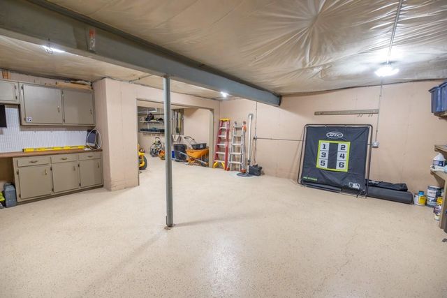302 SW Bobcat Circle, Oak Grove, MO 64075