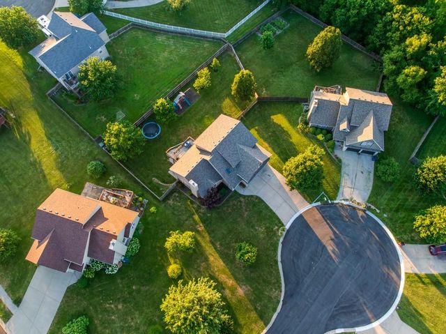 302 SW Bobcat Circle, Oak Grove, MO 64075