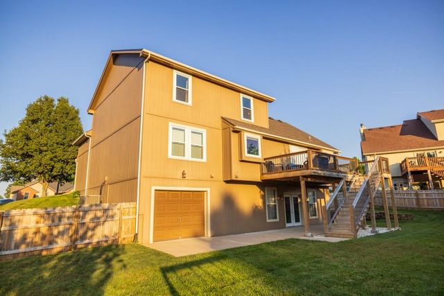 302 SW Bobcat Circle, Oak Grove, MO 64075