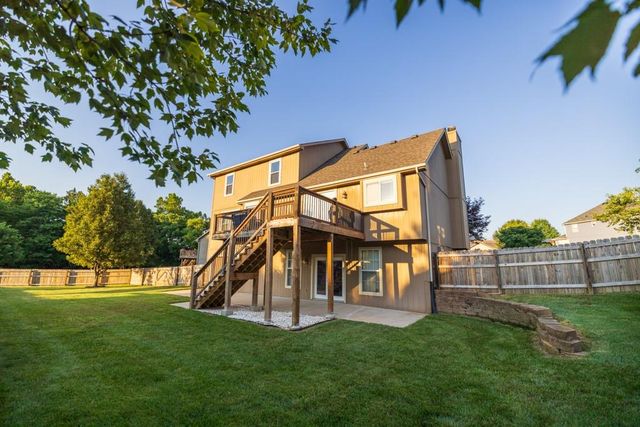 302 SW Bobcat Circle, Oak Grove, MO 64075
