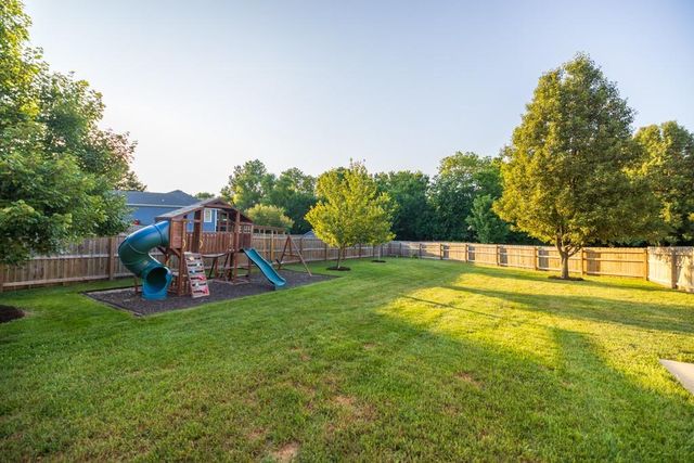 302 SW Bobcat Circle, Oak Grove, MO 64075