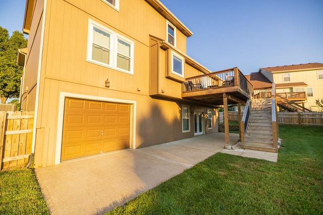 302 SW Bobcat Circle, Oak Grove, MO 64075