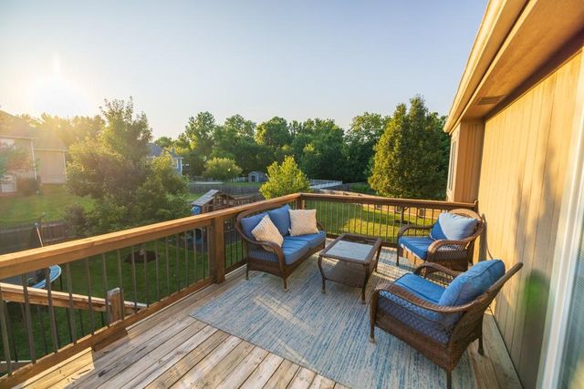 302 SW Bobcat Circle, Oak Grove, MO 64075