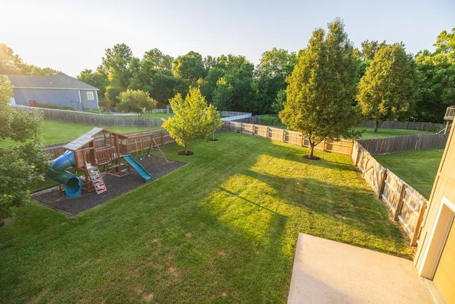 302 SW Bobcat Circle, Oak Grove, MO 64075