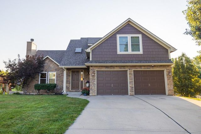 302 SW Bobcat Circle, Oak Grove, MO 64075