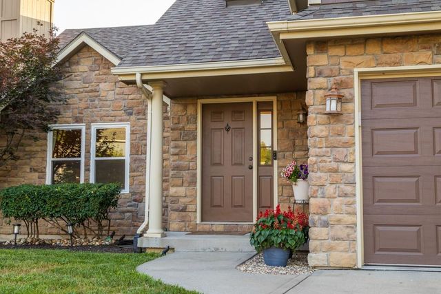302 SW Bobcat Circle, Oak Grove, MO 64075