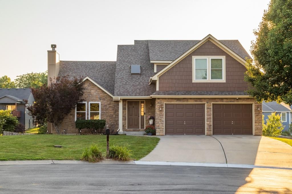 302 SW Bobcat Circle, Oak Grove, MO 64075