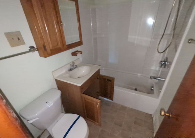 514 E 20th Street S, Newton, IA 50208