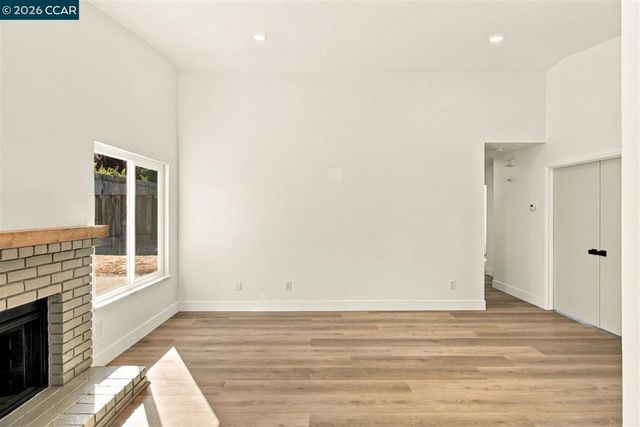 301 Maude Ct, Oakley, CA 94561