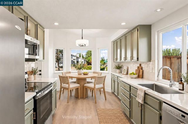 301 Maude Ct, Oakley, CA 94561