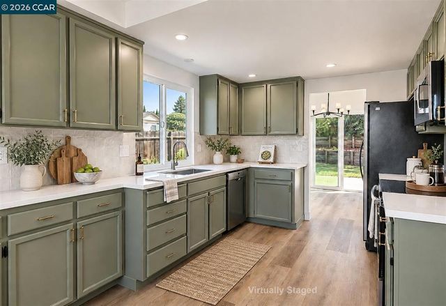 301 Maude Ct, Oakley, CA 94561
