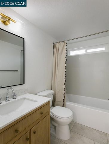 301 Maude Ct, Oakley, CA 94561