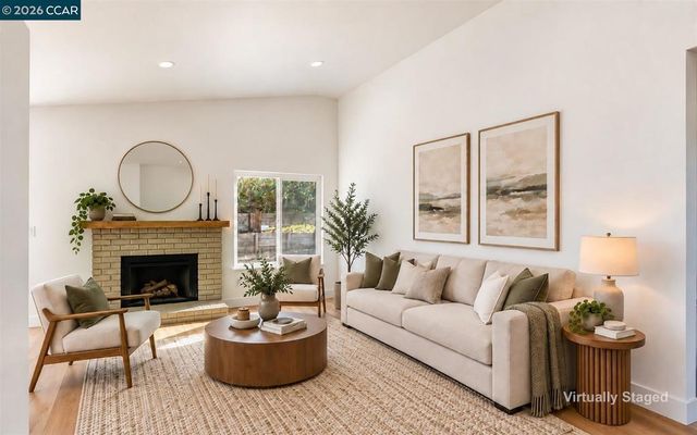 301 Maude Ct, Oakley, CA 94561