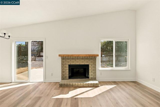 301 Maude Ct, Oakley, CA 94561