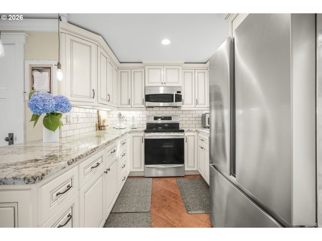 1325 N GARRISON Rd, Vancouver, WA 98664
