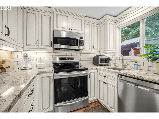 1325 N GARRISON Rd, Vancouver, WA 98664