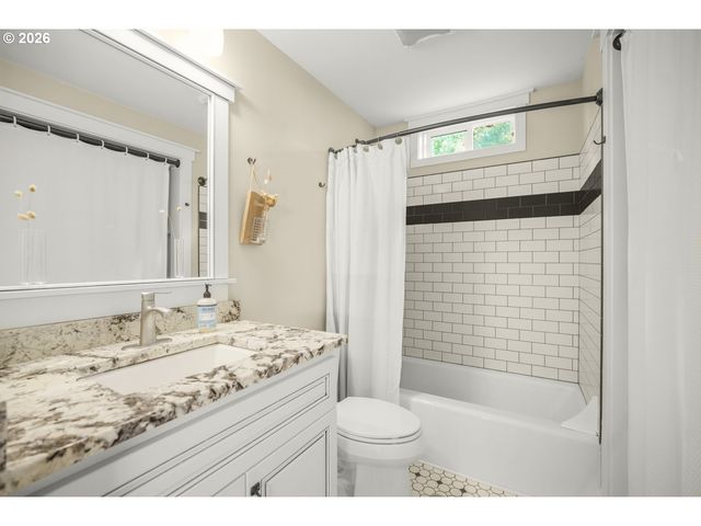 1325 N GARRISON Rd, Vancouver, WA 98664