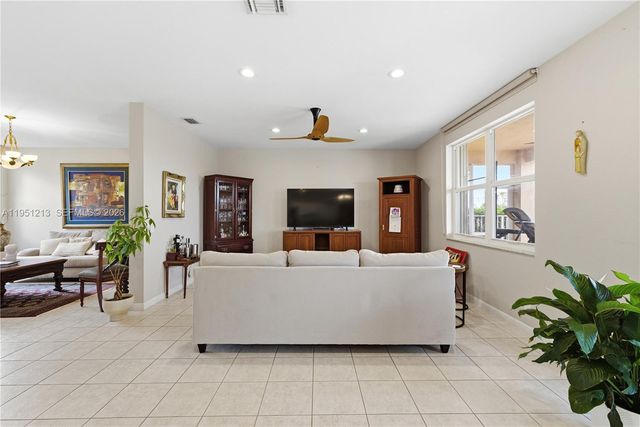 1844 Aspen Ln, Weston, FL 33327