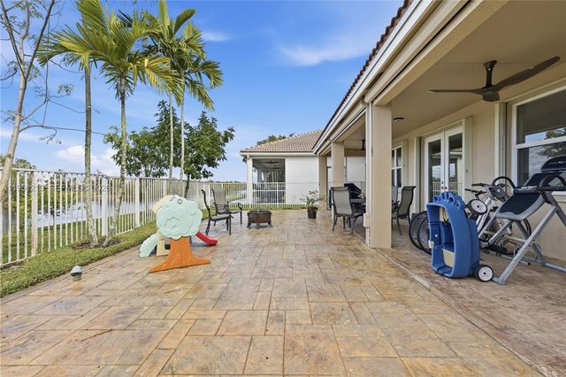 1844 Aspen Ln, Weston, FL 33327