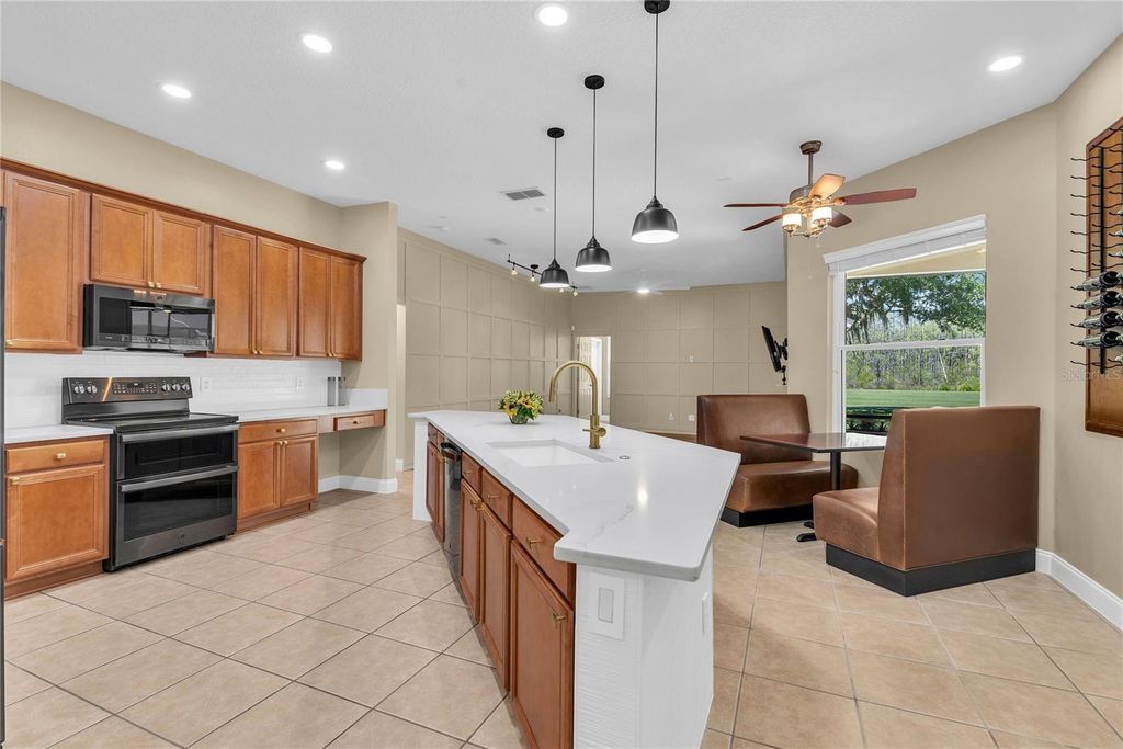 Image 11 of property listing at 9806 MOUNTAIN LAKE DRIVE, Orlando, FL 32832