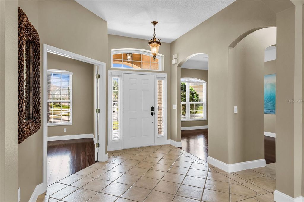 Image 5 of property listing at 9806 MOUNTAIN LAKE DRIVE, Orlando, FL 32832