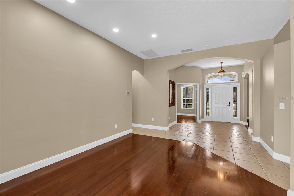 Image 6 of property listing at 9806 MOUNTAIN LAKE DRIVE, Orlando, FL 32832