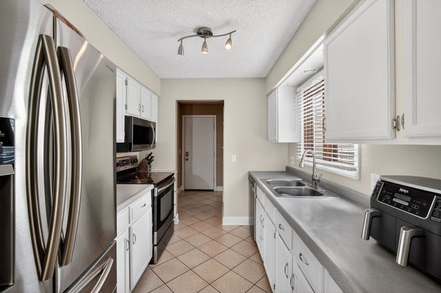 4502 80th Place, Urbandale, IA 50322