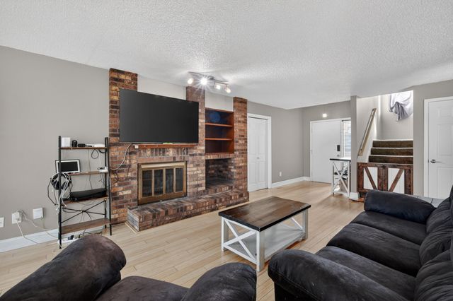 4502 80th Place, Urbandale, IA 50322