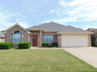 5800 Creekway Drive, Denton, TX 76226