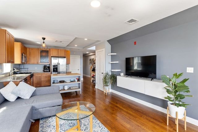 113 Pleasant St 6, Boston, MA 02125