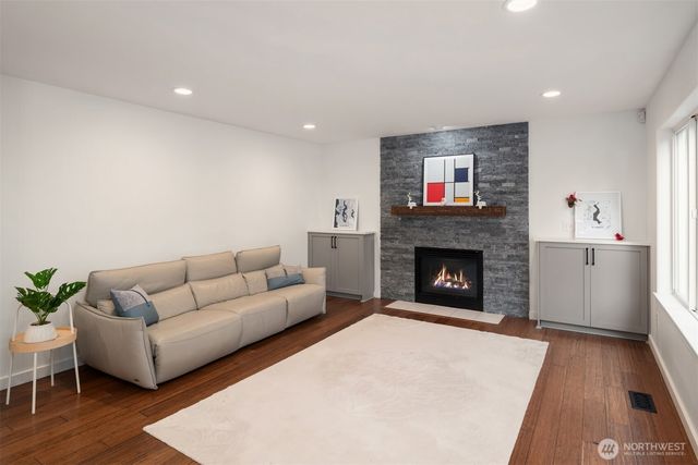 27815 NE 30th Street, Redmond, WA 98053