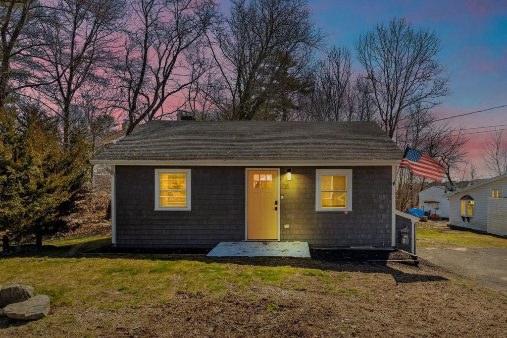 35 Glen Road, Hampton, NH 03842