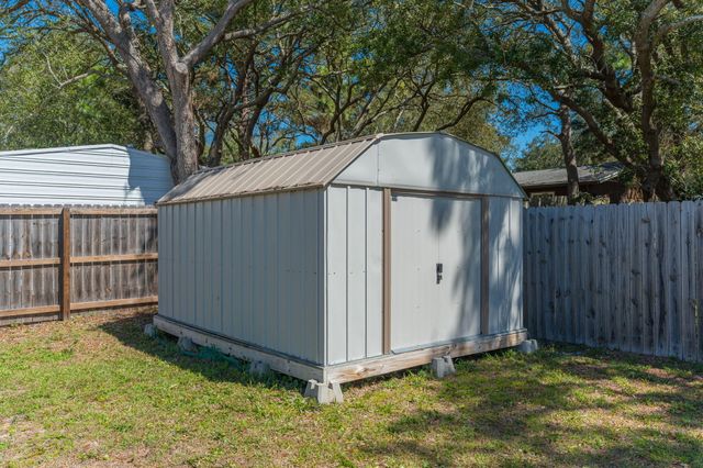 12 11th Street, Shalimar, FL 32579